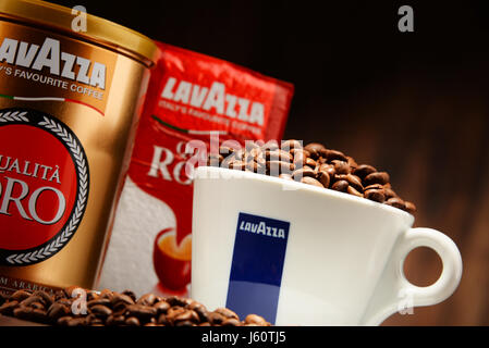 POZNAN, POLOGNE - OCT 12, 2016 Lavazza : est un fabricant italien de café produits elle a été fondée à Turin en 1895 par Luigi Lavazza. Banque D'Images