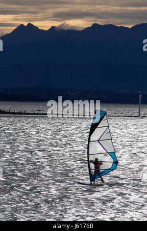 Planche à voile wind surfer Nelson Nouvelle-zélande jour venteux Banque D'Images