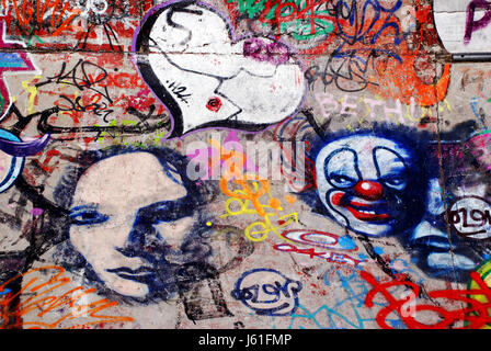 Clown art Graffiti Graffiti spray peinture daub rue visages couleur des caractères de la route Banque D'Images