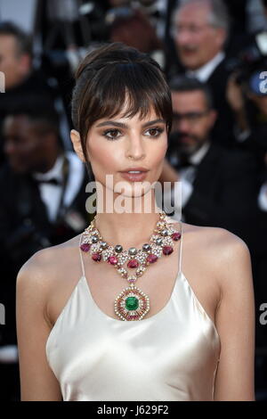 Cannes, France. 18 mai, 2017. Emily Ratajkowski assiste à la Les fantômes d'Ismael film Red Carpet au 70e Festival de Cannes, Cannes 17/05/2017 | Verwendung weltweit/alliance photo Credit : dpa/Alamy Live News Banque D'Images