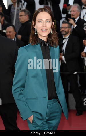 Cannes, France. 18 mai, 2017. Aymeline Valade assiste à la Les fantômes d'Ismael film Red Carpet au 70e Festival de Cannes, Cannes 17/05/2017 | Verwendung weltweit/alliance photo Credit : dpa/Alamy Live News Banque D'Images