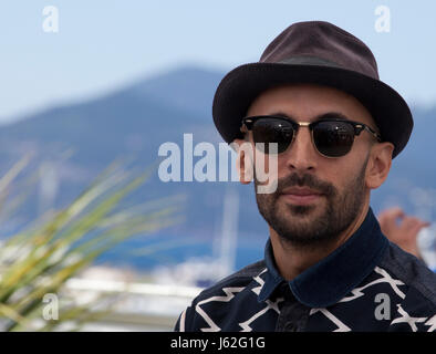 Cannes, France. 19 mai, 2017. Photographe et réalisateur JR au Visages, Photo film Villages appel à la 70e Festival de Cannes vendredi 19 mai 2017, Cannes, France. Crédit photo : Doreen Kennedy/Alamy Live News Banque D'Images