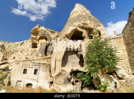 Avis de maisons grotte dans les montagnes à Urgup. La Cappadoce. Nevşehir Province. La Turquie Banque D'Images