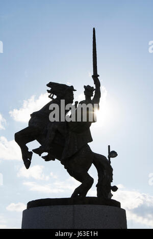 Statue de Svatopluk en face du château de Bratislava Banque D'Images