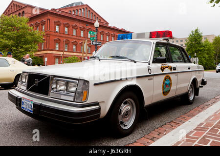 Vintage 1984 Volvo 240 GL voiture de police - USA Banque D'Images