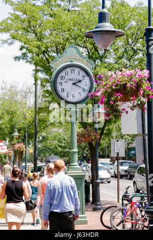 Traverse City Michigan,Front Street,shopping shopper shoppers magasins marché marchés achats vente, magasin de détail magasins affaires busine Banque D'Images