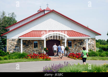 Michigan traverse City, Old Mission Peninsula, Brys Estate, vignoble boutique cave, salle de dégustation, bar lounge pub, pub, femme femme femme, homme hommes, hommes, Banque D'Images