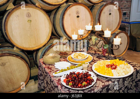 Traverse City Michigan,Old Mission Peninsula,Brys Estate,vignoble,vignobles,boutique cave,cave à vin,fromage,crackers,bougies,olives,buffet style,FO Banque D'Images