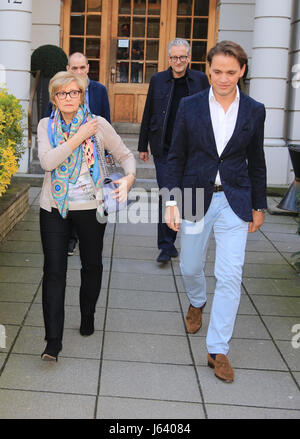 Sylvie Meis célèbre son anniversaire et l'engagement avec Charbel Aouad à Hambourg. Avec : Rita Meis, Daniel Meis Où : Hambourg, Allemagne Quand : 15 Avr 2017/WENN.com Starpress Crédit : Banque D'Images