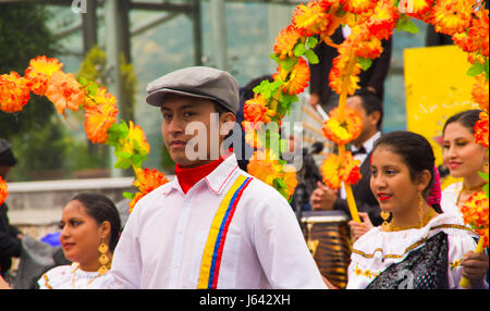 Quito, Équateur - Décembre 09, 2016 : Une des personnes non identifiées sont la danse dans un défilé à Quito, Equateur Banque D'Images