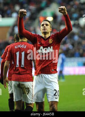 ROBIN VAN PERSIE CÉLÈBRE RENDEZ V Wigan Athletic MANCHESTER ANGLETERRE WIGAN STADE DW de l'ONU 01 Janvier 2013 Banque D'Images