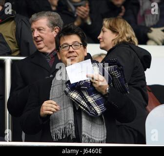 MICHAEL MCINTYRE & ROY HODGSON COMÉDIEN ET Gestionnaire de l'ANGLETERRE LONDRES ANGLETERRE Royaume-uni 09 Février 2013 Banque D'Images