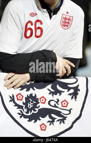 L'Angleterre ne porte pas de ventilateur 66 V ANGLETERRE MONTÉNÉGRO PODGORICA MONTÉNÉGRO PODGORICA CITY STADE 26 Mars 2013 Banque D'Images