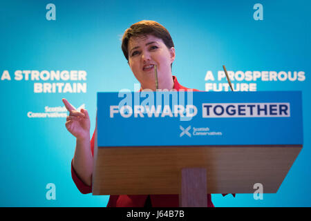 Le chef conservateur écossais Ruth Davidson pendant le lancement du manifeste des conservateurs écossais au Edinburgh International Conference Centre. Banque D'Images