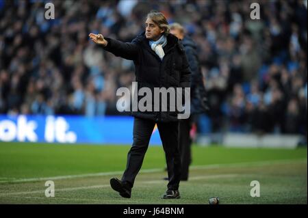 ROBERTO MANCINI MANCHESTER CITY V EVERTON MANCHESTER CITY V EVERTON CITY OF MANCHESTER STADIUM Manchester en Angleterre 01 Décembre Banque D'Images