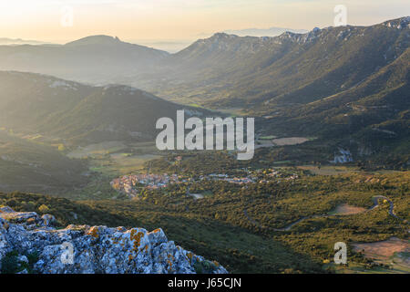 France, Aude, Duilhac-sous-Peyrepertuse, le village le matin Banque D'Images