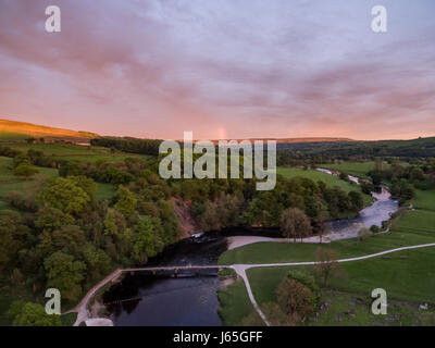 Magnifique coucher de soleil au prieuré de l'abbaye de Bolton dans Yorkshire du Nord Banque D'Images