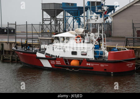 Bateau de la Garde côtière canadienne dans la région de Spinnakers Landing, Summerside, Prince Edward Island, Canada Banque D'Images