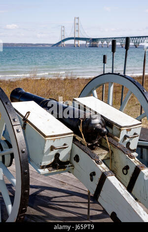 Michigan,MI,Mich,Upper Midwest,Mackinaw City,Mackinac historique State Parks Park,détroit de Mackinac,Lac Huron,fort,Colonial Michilimackinac,canon,ar Banque D'Images