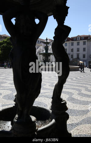 Fontaine sur la place Rossio, Lisbonne, Portugal, Lisbonne. Banque D'Images