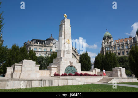 Obélisque de l'Armée rouge soviétique, War Memorial de Szabadság tér, commémorant la libération de ville de Budapest en 1945, Place de la liberté, Budapest, Hongrie Banque D'Images