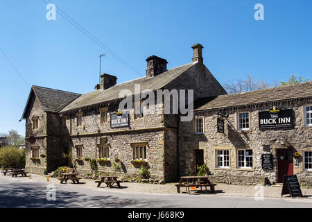 La Buck Inn village pub à Malham, Malhamdale, Yorkshire Dales National Park, North Yorkshire, Angleterre, Royaume-Uni, Angleterre Banque D'Images