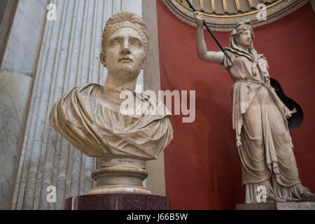 Rome. L'Italie. Buste de Plotina Pompeia, épouse de l'empereur Trajan, la Salle ronde, Musée Pio Clementino, Musées du Vatican. Musei Vaticani. Banque D'Images