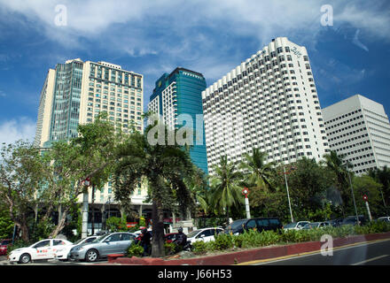 Nouveau, tour moderne et vacances condos et immeubles de bureaux le long de Roxas Blvd au centre-ville de Manille, l'île de Luzon, aux Philippines. Banque D'Images