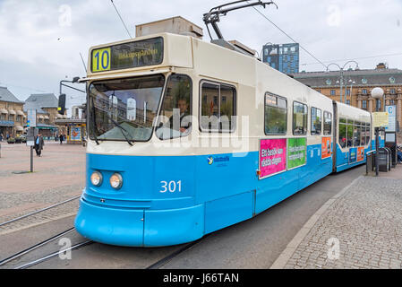 GOTHENBURG, Suède - 13 MAI 2017 : l'un des tramways iconiques de Göteborg en Suède. Banque D'Images