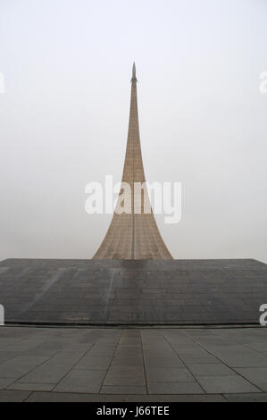 Moscou : vue sur le Monument des conquérants de l'espace, construit en 1964 pour célébrer les réalisations du peuple soviétique dans l'exploration de l'espace Banque D'Images