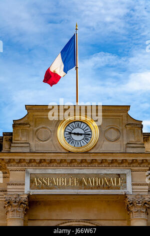 Paris, France - 16 mai 2017 : Avis d'assemblée nationale (Palais Bourbon) Vue arrière de la Place du Palais Bourbon. Banque D'Images