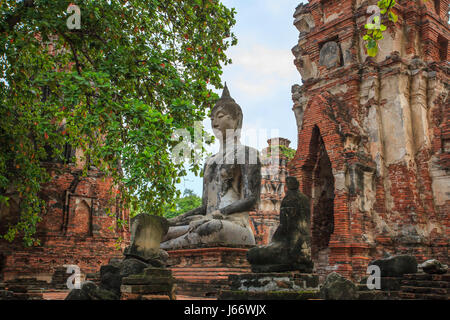 Statue de Bouddha dans la province d'Ayutthaya temple ancien site du patrimoine mondial de l'unesco mot de la Thaïlande centrale Banque D'Images