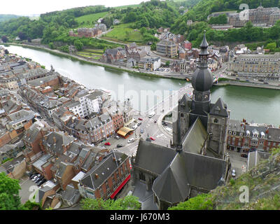 Église Notre Dame et la Meuse comme vu de la Citadelle de Dinant, Région Wallonne, Belgique Banque D'Images