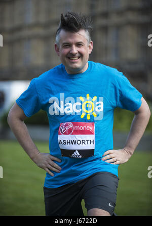 MPs assister à un photocall en dehors de la chambres du Parlement de l'avant de la Virgin Money 2017 Marathon de Londres, Londres avec : Jon Ashworth Où : London, Royaume-Uni Quand : 18 Avr 2017 Crédit : WENN.com Banque D'Images