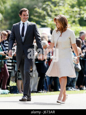 Roger Federer et sa femme Mirka arrivent à St Mark's Church in Englefield, Berkshire, pour le mariage de la duchesse de Cambridge Pippa Middleton, la sœur de son époux millionnaire James Matthews lors d'un événement appelé la société mariage de l'année. Banque D'Images