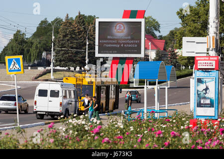 Tiraspol, République de Moldova, l'arrêt de bus sur la route principale Banque D'Images