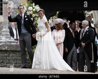 Pippa Middleton et James Matthews quitter St Mark's Church in Englefield, Berkshire, après leur mariage. Banque D'Images