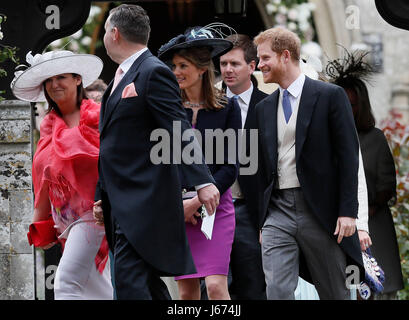 Le prince Harry (à droite) laisse après le mariage de Pippa Middleton et James Matthews à St Mark's Church in Englefield, Berkshire. Banque D'Images