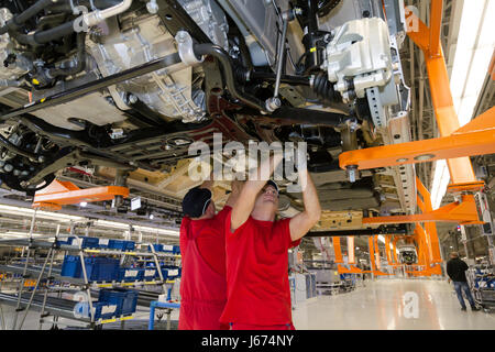 24.10.2016, Pologne, Wielkopolska, Wrzesnia - Construction du nouveau Crafter, ligne de montage dans la nouvelle usine de Volkswagen Véhicules Utilitaires. Avec ? 800 millions, Poznań est le plus élevé l'investissement étranger en Pologne. Avec 3000 employés, 100 000 véhicules seront produits chaque année. 00A161024D026CAROEX.JPG - pas à vendre dans la région de G E R M A N Y, A U S T R I A, S W I T Z E R L A N D [communiqué de modèle : Non, des biens : non (c) agence photo caro / http://www.caro-images.pl, info@carofoto.pl Bastian, - en cas d'utilisation de la photo pour tout usage, veuillez contacter l'Agence - la photo est soumise à Banque D'Images