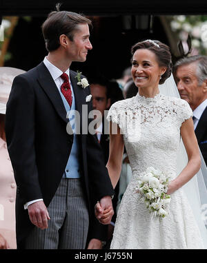 Pippa Middleton et son mari James Matthews quitter St Mark's Church in Englefield, Berkshire, après leur mariage. Banque D'Images