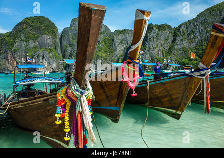 Bateaux à l'île de Phi Phi en Thaïlande