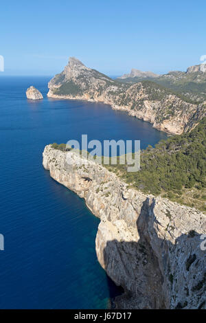 Le point de vue mirador falaises de Punta de la Nao sur la péninsule de Formentor, Majorque, Espagne Banque D'Images