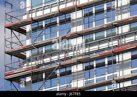 Immeuble de bureaux à l'échafaudage actuellement en construction Banque D'Images