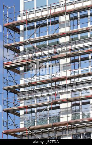 Immeuble de bureaux à l'échafaudage actuellement en construction Banque D'Images