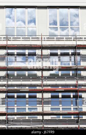 Immeuble de bureaux à l'échafaudage actuellement en construction Banque D'Images