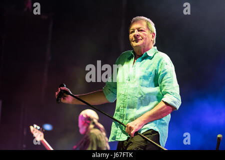 ZAGREB, CROATIE - Mai 16, 2017 : Deep Purple chanteur Ian Gillan sur scène lors de leur 819 tour à Arena Zagreb. Banque D'Images