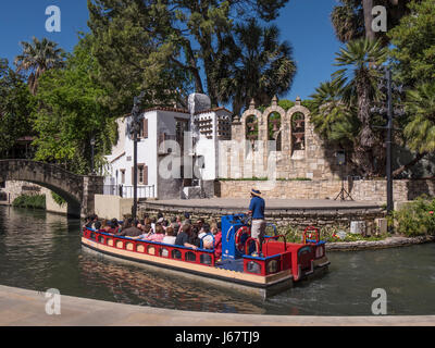 Croisières en bateau Visite guidée par l'Arenson River Theatre, River Walk, San Antonio, Texas. Banque D'Images