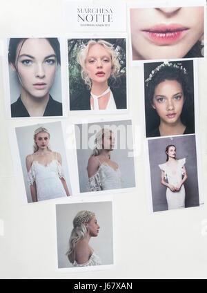 NEW YORK, NY - 20 Avril 2017 : une vue backstage des cheveux et le maquillage de la Mariée Marchesa Printemps 2018 Présentation de la collection au cours de NY SAF Banque D'Images