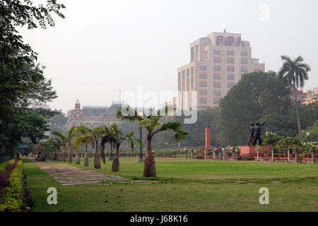 Mahakaran Jardin en face de l'immeuble d'écrivains à Kolkata, en Inde le 10 février 2016. Banque D'Images