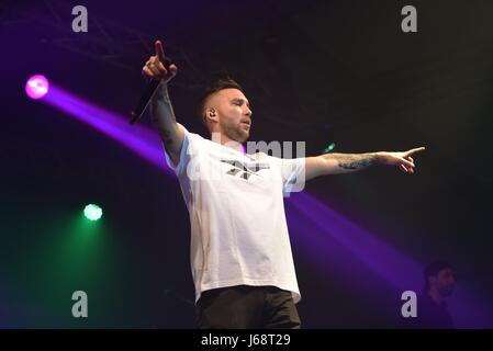 Napoli, Italie. 19 mai, 2017. Le rappeur Italien Mattia Briga joué en direct à la Casa della Musica à Naples avec sa tournée l'italien 'Talento Live'. Credit : Paola Visone/Pacific Press/Alamy Live News Banque D'Images